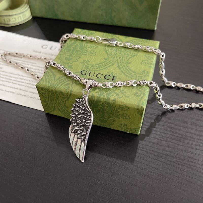 G*u*i necklaces